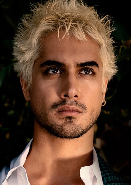 Avan Jogia photo