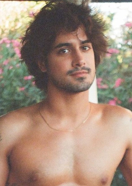 Avan Jogia photo