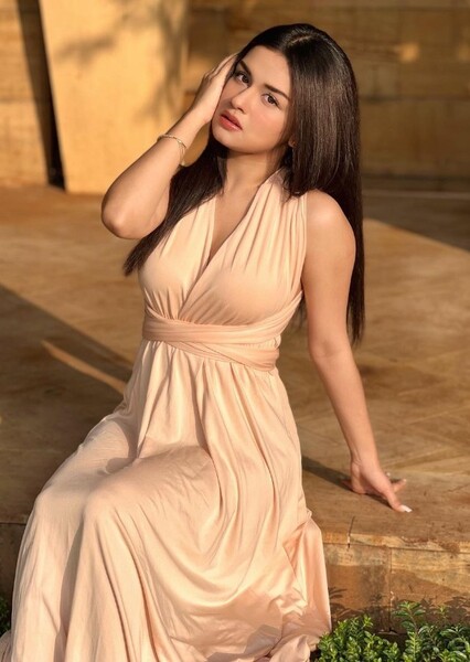 Avneet Kaur photo