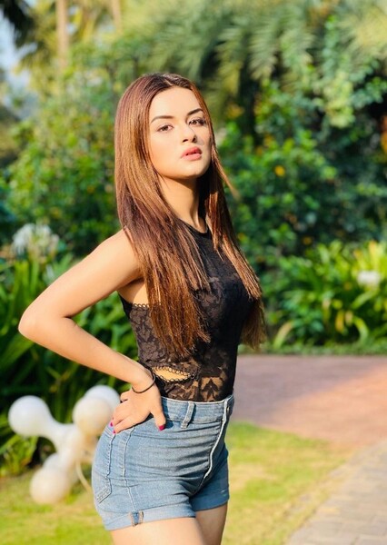 Avneet Kaur photo