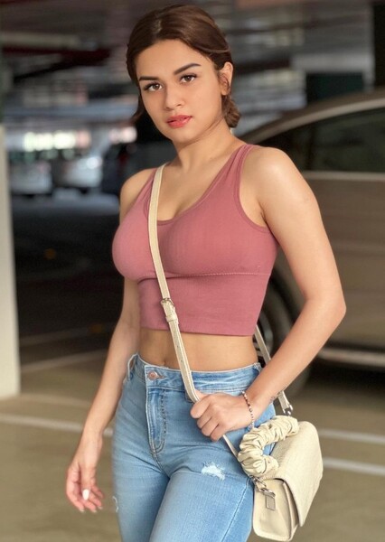 Avneet Kaur photo