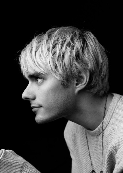 Awsten Knight photo