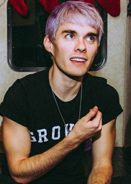 Awsten Knight photo