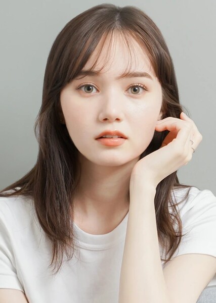 Aya Marsh photo