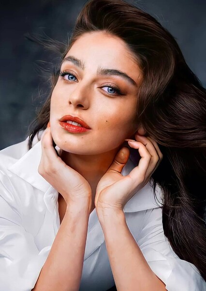 Ayça Ayşin Turan photo