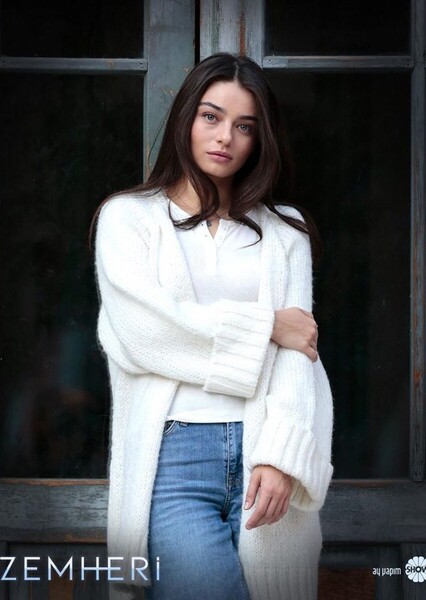 Ayça Ayşin Turan photo
