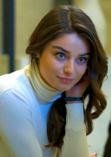 Ayça Ayşin Turan photo