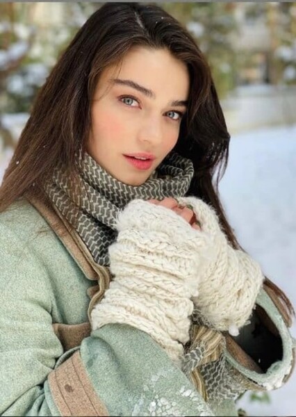 Ayça Ayşin Turan photo
