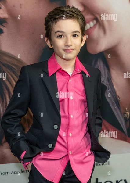 Azhy Robertson photo