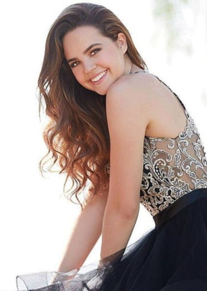 Bailee Madison photo