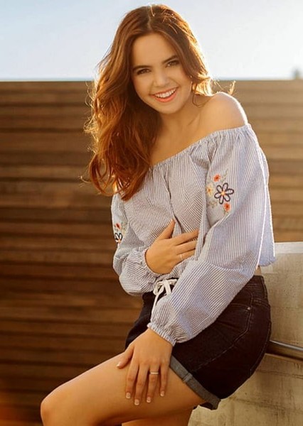 Bailee Madison photo