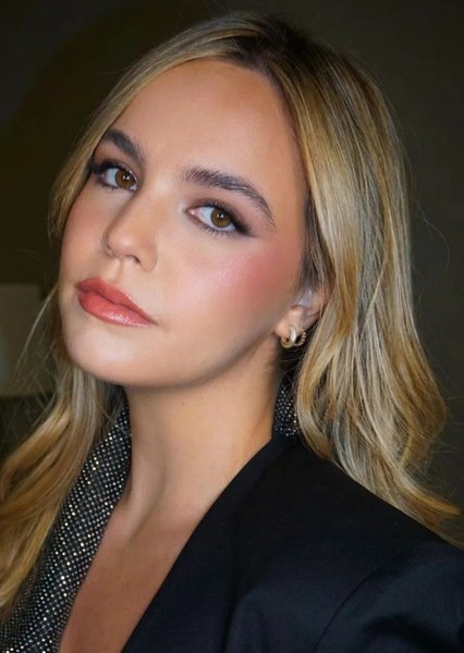 Bailee Madison photo