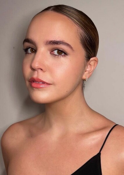 Bailee Madison photo