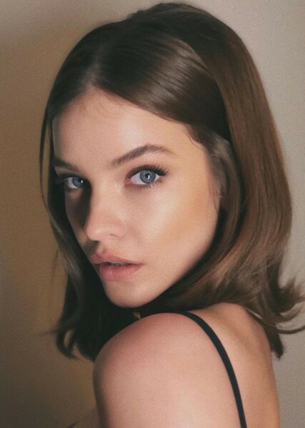 Barbara Palvin photo