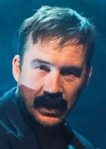 Barry Sloane photo