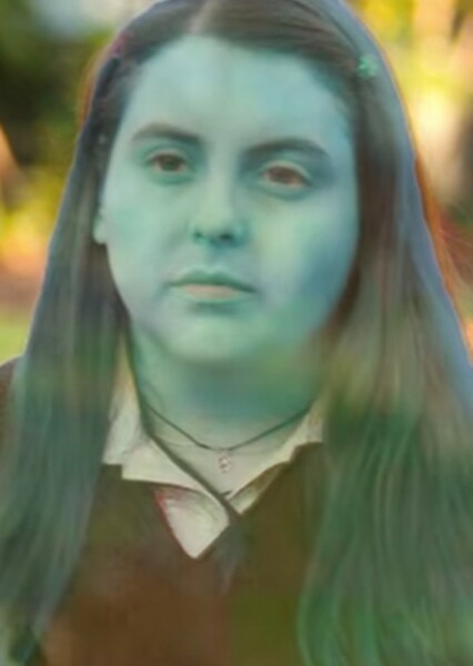Beanie Feldstein photo