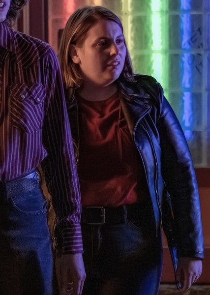 Beanie Feldstein photo