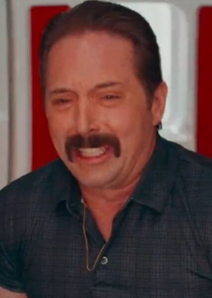 Beck Bennett photo