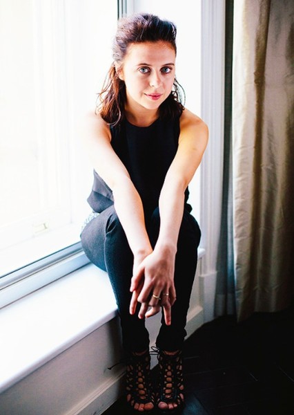 Bel Powley photo