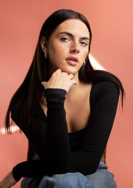 Bel Priestley photo