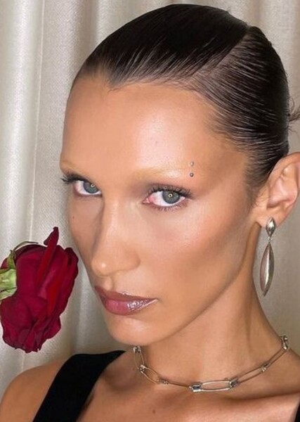 Bella Hadid photo