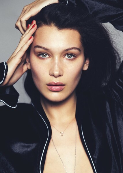 Bella Hadid photo