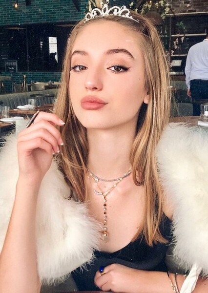 Bella Podaras photo