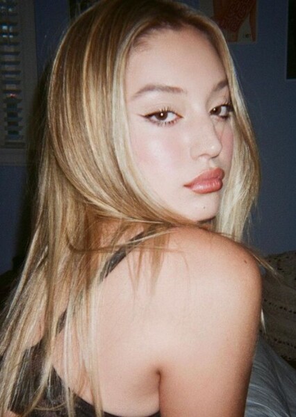 Bella Podaras photo