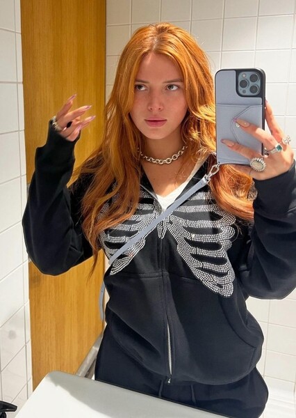 Bella Thorne photo