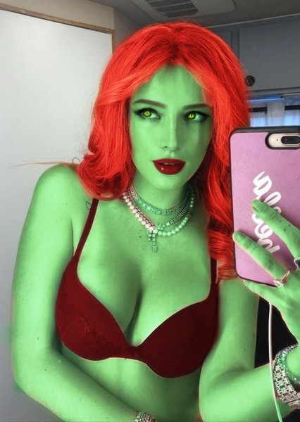Bella Thorne photo