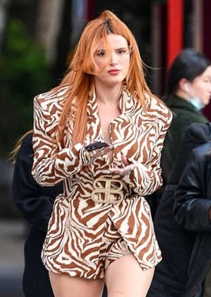 Bella Thorne photo