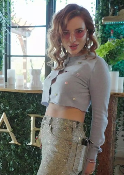 Bella Thorne photo