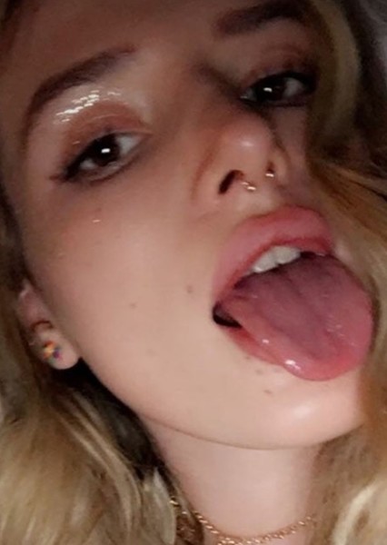 Bella Thorne photo