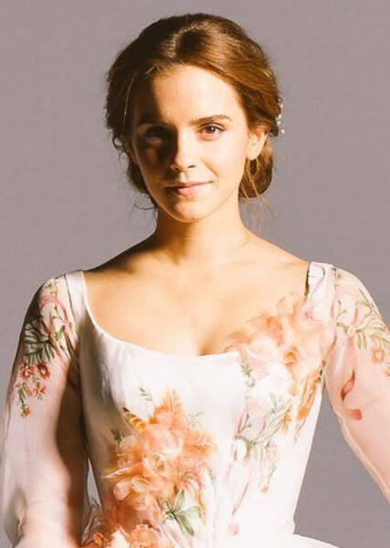 Belle (Emma Watson) photo