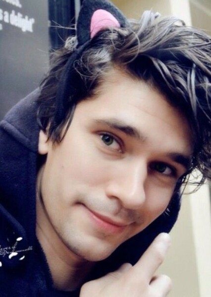 Ben Wishaw photo
