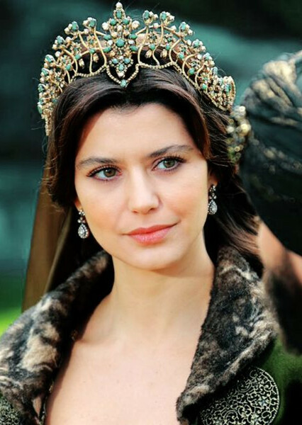Beren Saat photo