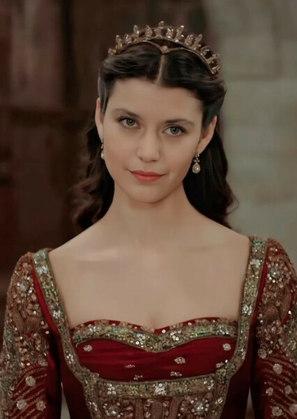 Beren Saat photo
