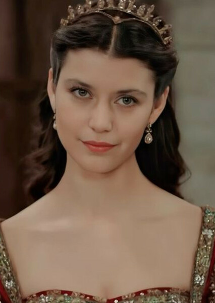 Beren Saat photo