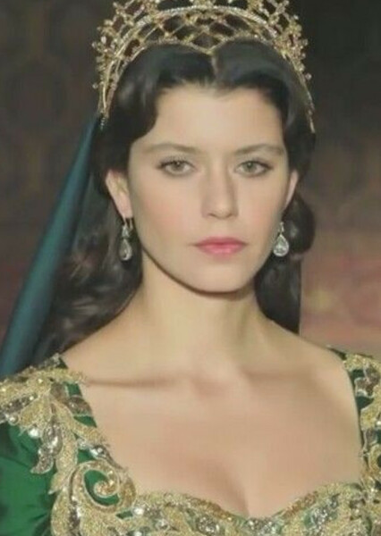 Beren Saat photo