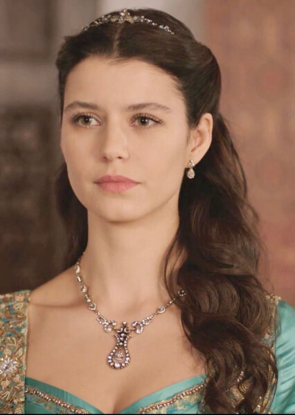 Beren Saat photo