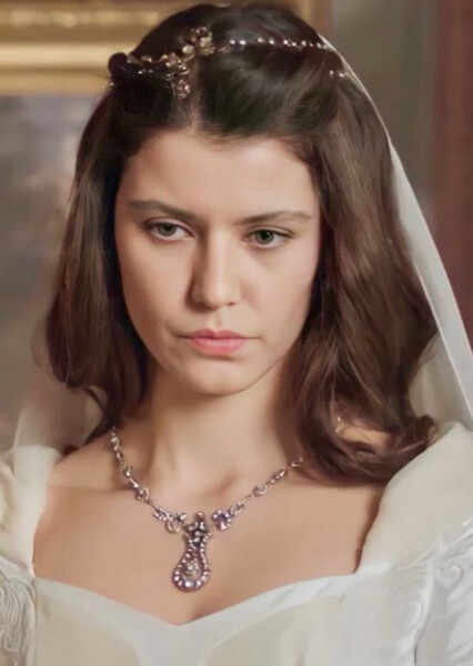 Beren Saat photo