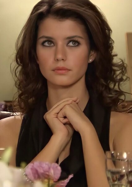 Beren Saat photo