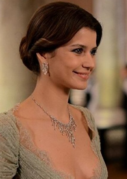 Beren Saat photo