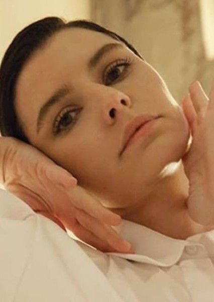 Beren Saat photo
