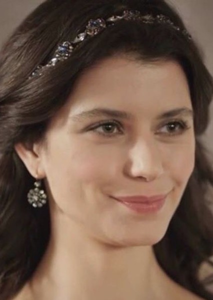 Beren Saat photo