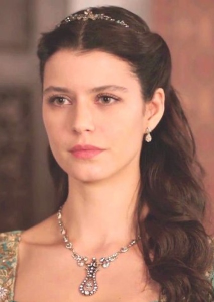 Beren Saat photo