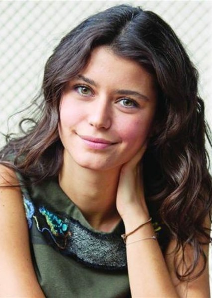 Beren Saat photo