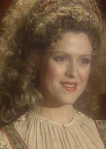 Bernadette Peters photo