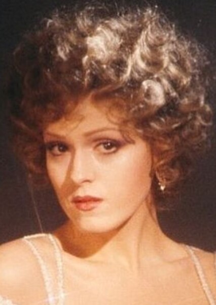 Bernadette Peters photo