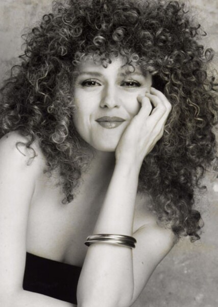 Bernadette Peters photo
